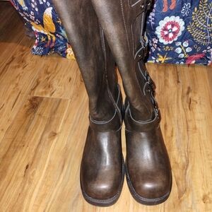 Elegant Dark Brown Heeled Boots